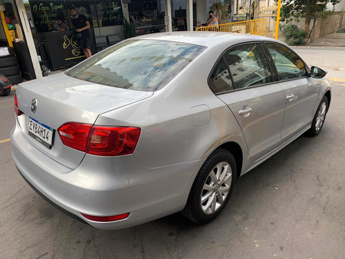 Imagem 4 de 7 de Volkswagen Jetta 2011 2.0 Comfortline Flex 4p Manual