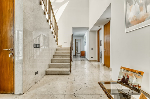 Casa Mediterránea En Venta En Las Condesas, Las Condes