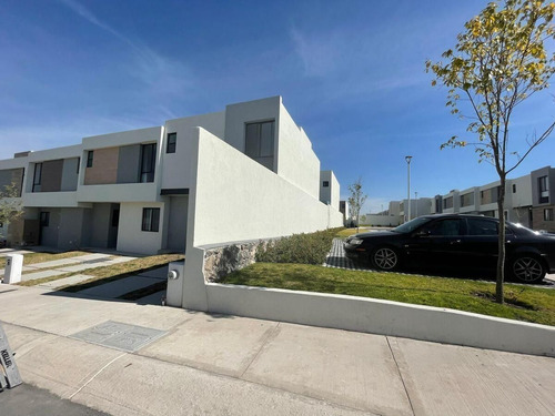 Casa En Renta En Codominio Alhandra, Zakia, Querétaro 3 Rec, 12,5k. Gps