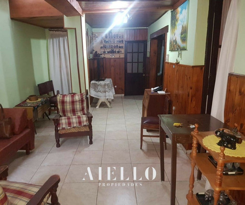 Imagen 2 de 8 de Casa 3 Ambientes. Garage, Patio Y Quincho. Para Reciclar. U$s 70.000