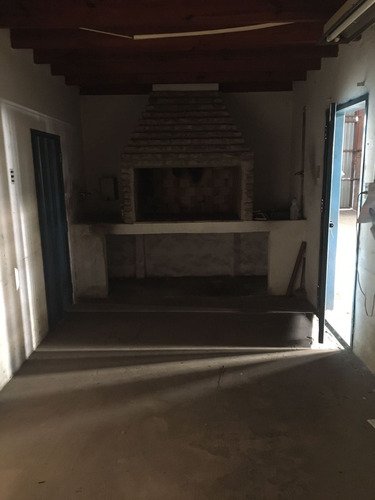 Alquiler Galpón Centro Con Cochera