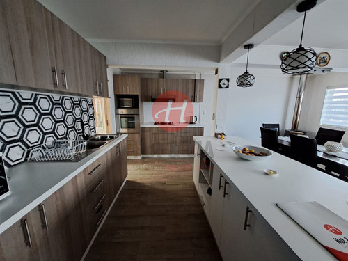 Casa En Venta De 4 Dorm. En Temuco