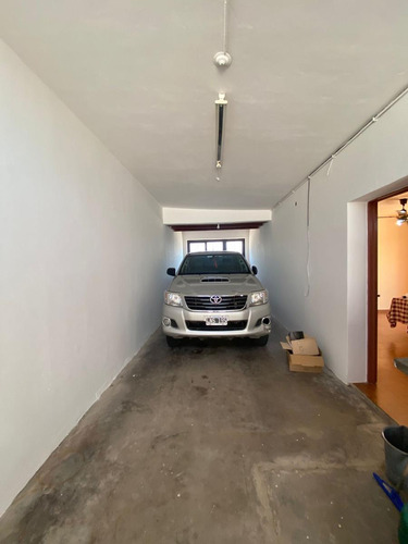 Casa De 3 Dormit Dependencia De Servicio / Departamento 3 Bños Y Cochera P/3 Vehiculos!