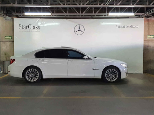 Imagen 6 de 15 de Bmw Serie 7 2015 4p 750li V8/4.4/t Aut