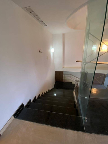 Imagen 7 de 28 de Adriana Castellanos Ofrece Espectacular Penthouse En Venta En La Trigaleña Cod. 166138