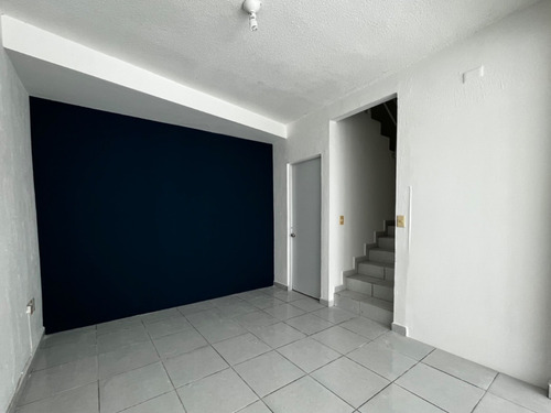Imagen 5 de 16 de Casa De 2 Pisos En Renta En Fracc. Tipo Privado En Real Del