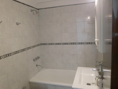 3 Ambientes Al Frente Con Balcon Guardia Vieja Al 3900 Almagro