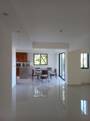 Moderno 3er Piso En Palmas De Alma Rosa , Acceso Rapido Carrertera Mella, San Vicente Y Demas ( Linea Del Metro)