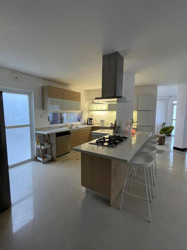 * Josefina Toledo: Hermosa Casa En Venta En El Parral, 495m², Cocina Concepto Abierto, Maletero, Bello Jardín Con Parrillera, Terraza, Fachada En Mármol, Planta 100%, Filtro Ósmosis Inversa, 268730