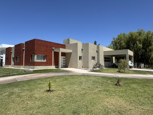 Vende Casa En Barrio Privado Los Olivos