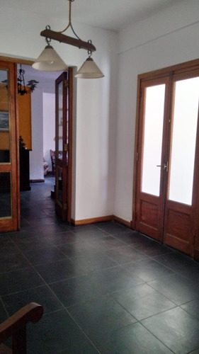 Casa En Venta - 3 Dormitorios 2 Baños - Azul