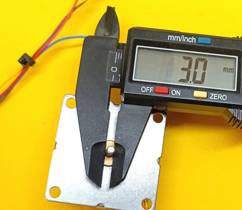 Motor A Pasos Doble Eje 4 Fases 8 Ohms 30v, P/encoder Elec. (Usado)