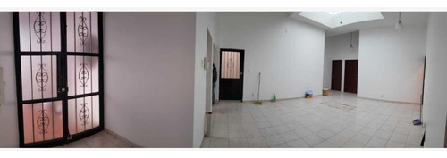 Casa En Venta En Nueva Chapultepec, Morelia, Michoacán De Ocampo C.p. 58280