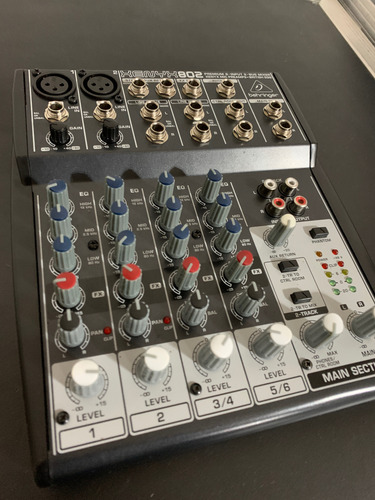 Consola Behringer Xenyx 802 - 4 Canales 2 Mono/2 Estéreo (Usado)
