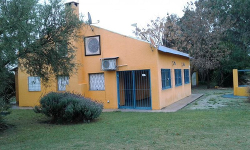 Amplia Casa Con Hermoso Parque.