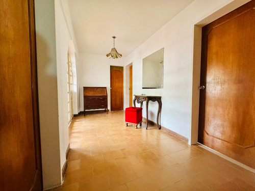 Se Vende Casa En San Antonio De Los Altos 550m2, 5h/5+½b/3p