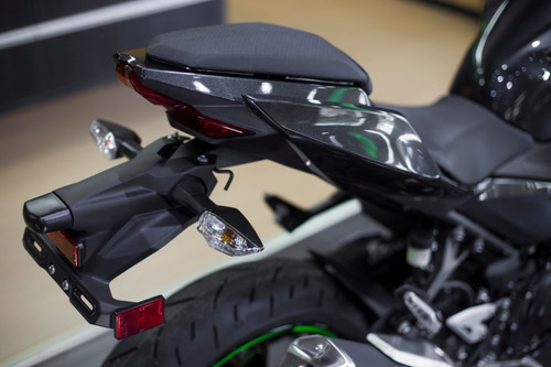 Imagen 8 de 25 de Lider Moto Kawasaki Ninja 400 Deportiva