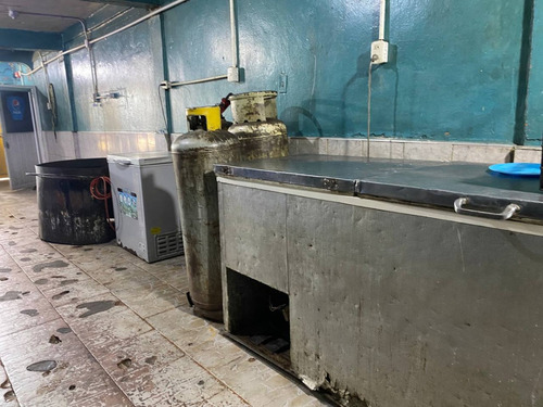 Imagen 3 de 12 de Belkliag/ Vende Fondo De Comercio (cachapera) En Ricardo Urriera Valencia (afbr)