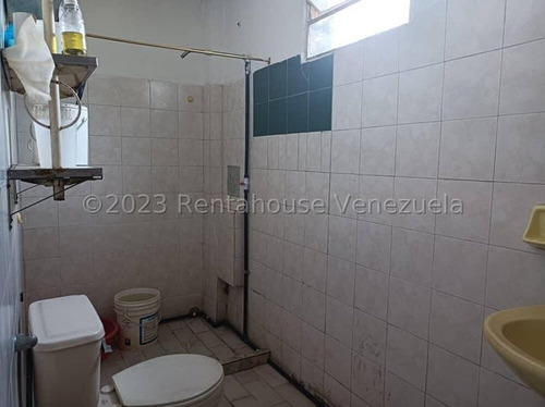 . Jv Vende Haz Realidad Tu Sueño: Casa Quinta Espaciosa Y Luminosa En Zona Cotizada, Ideal Para Disfrutar De La Tranquilidad Y La Cercanía A La Ciudad. 25-8374