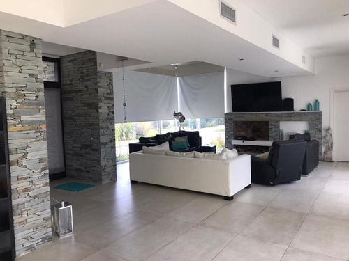 Imagen 7 de 17 de Venta Casa Exclusivo Barrio Privado Adrogue Chico