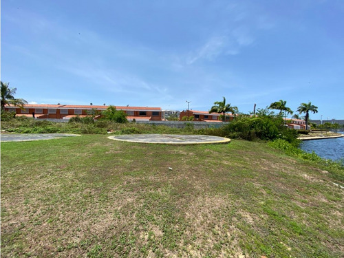 Vendo Terreno 5000m2 Puerto Encantado 8344