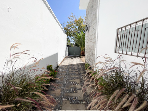 Departamento-casa Con Goce Exclusivo De Terreno En Ñuñoa