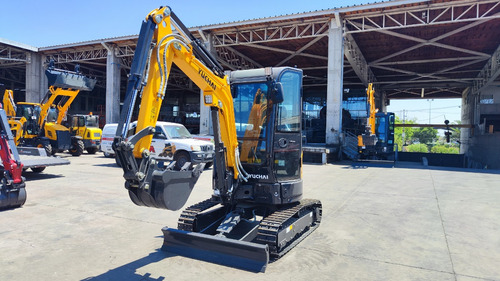 Miniexcavadora U27 2700 Kg 2.7 Ton Motor Yanmar Motorman
