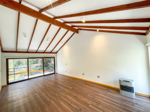 Casa En Venta De 4 Dorm. En Lo Barnechea