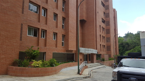Alto Hatillo Imponente 180mts Financiamiento 50% En Dos Años Sin Intereses Linda Vista Edificio Nuevo Pozo De Agua Calle Privada Vigilancia 2habitaciones /3baños 2 Puestos En Sótano Maletero