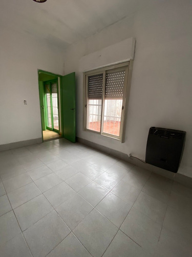 Imagen 6 de 13 de Oportunidad Bajo De Precio Retasado. Venta Casa En Ph 4 Ambientes 3 Dormitorios 2 Baños Lavadero Espacio Aereo Sin Expensas. Ubicado En Cochabamba 100- Villa Martelli Vicente Lopez