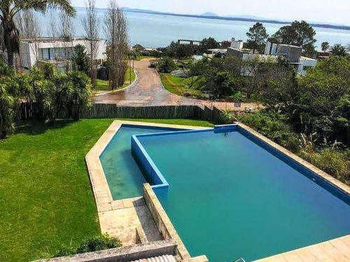 Casa En Venta De 3 Dormitorios En Punta Ballena