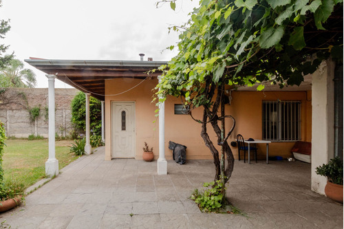 Venta Casa 4 Amb Con Jardín En  Luis Guillon 