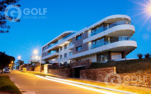Vendo O Alquilo Apartamento De 3 Dormitorios, Servicio Completo, Garaje Para 3 Autos, Punta Gorda