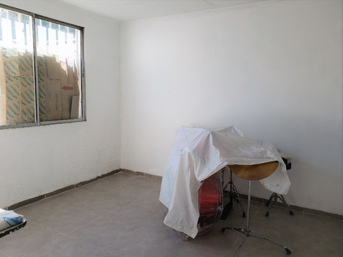 Imagen 14 de 18 de Metro Las Rejas: 3 Dorm, 1 Baño, Patio Y Estacionamiento