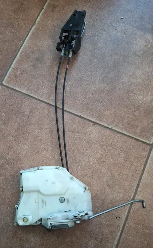 Chapa Puerta Trasera Rh Suzuki Swift Año 2006 | MercadoLibre