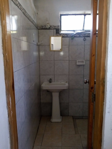 Casa A 6 Cuadras De La Playa Y A 15 Del Centro De Colonia