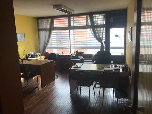 Venta Oficina Sobre Calle Guayabos Cordón Montevideo