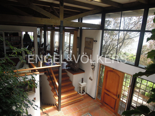 Casa Con Vista Soñada En Altos De Santo Domingo.