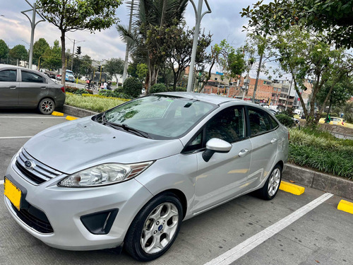 Ford Fiesta 1.6 Sportback Mecánica