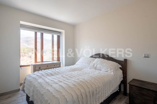 Casa Casi Nueva En Condominio De Piedra Roja