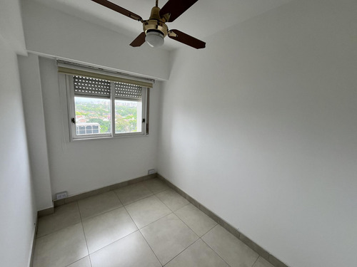 Departamento En Venta En La Lucila De 4 Ambientes Con Dependencia, Cochera Con Baulera