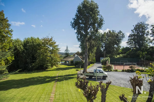 Hermosa Casa De Gran Tamaño En Venta, Zona De Pinares, Punta Del Este