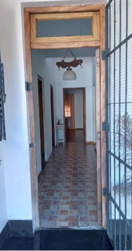 Casa En Venta - 2 Dormitorios 1 Baño - Cochera - 433mts2 - Caseros