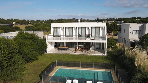 Casa En Venta A La Laguna De Ecuestre - Costa Esmeralda