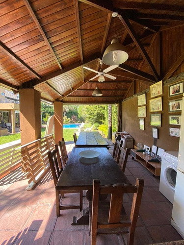 Casa 4 Dormitorios - Piscina - Carlos Pellegrini