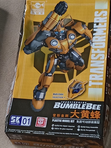 Figura De Bumblebee Movie Tranformers Bee Armable Con Base (Reacondicionado)