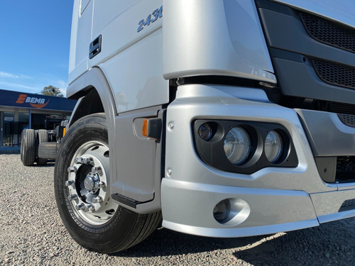 Imagem 16 de 23 de Mb Atego 2430, Truck 6x2, 2019. Chassis 10 Metros