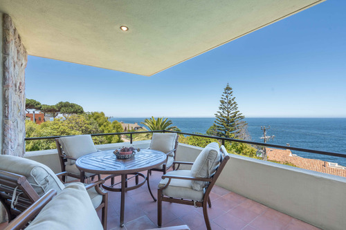 Casa Con Excelente Ubicación En Zapallar