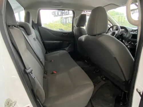 Nissan NP300 2.5 Doble Cabina S Aa Pack Seg Mt