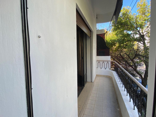 Imagen 12 de 27 de Departamento De Dos Pisos En Barrio Norte